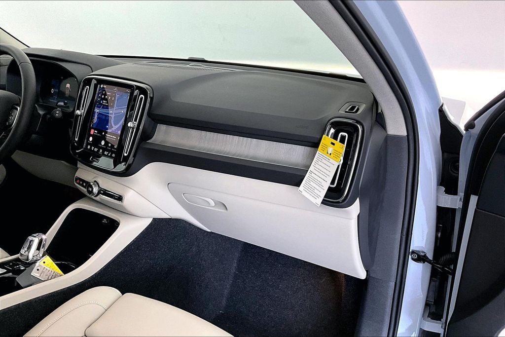 2026 Volvo XC40 B5 Ultra