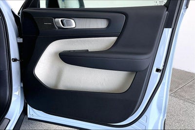 2026 Volvo XC40 B5 Ultra