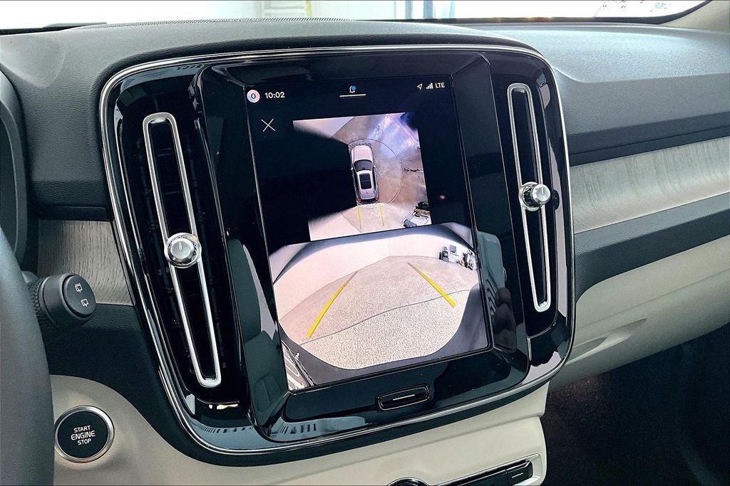 2026 Volvo XC40 B5 Ultra