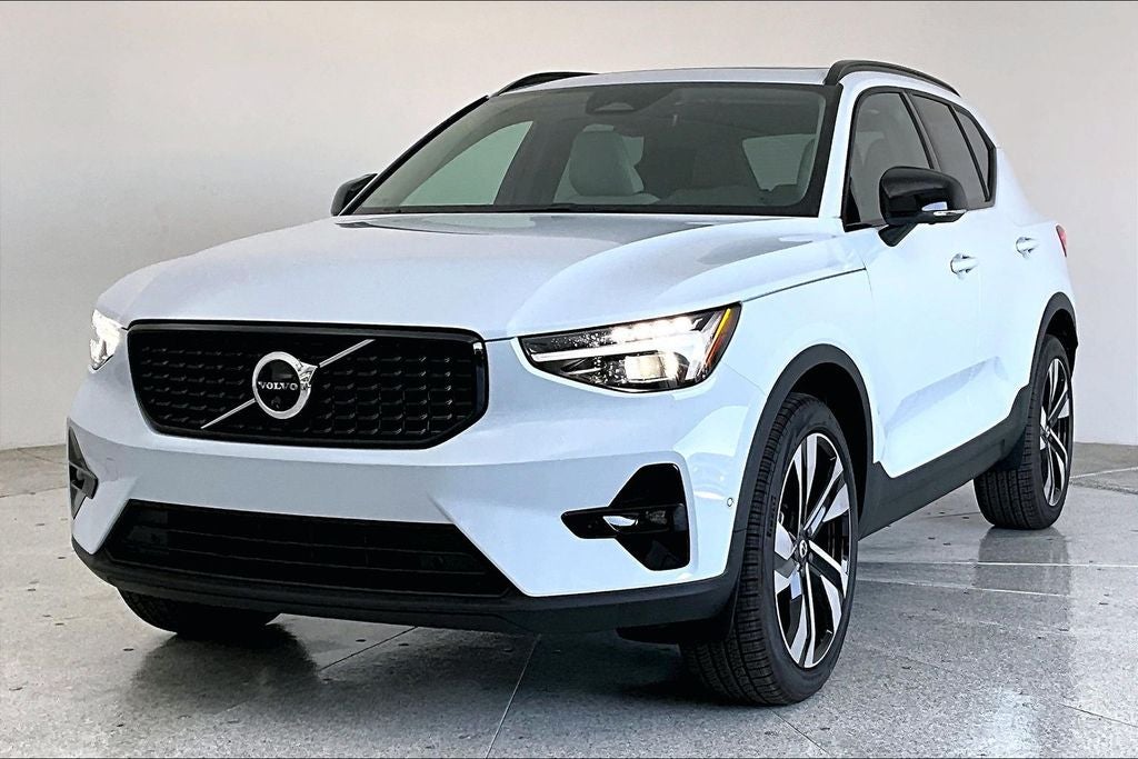2026 Volvo XC40 B5 Ultra