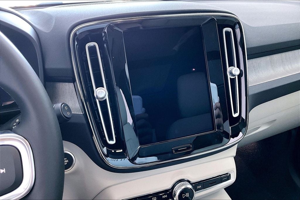 2026 Volvo XC40 B5 Ultra