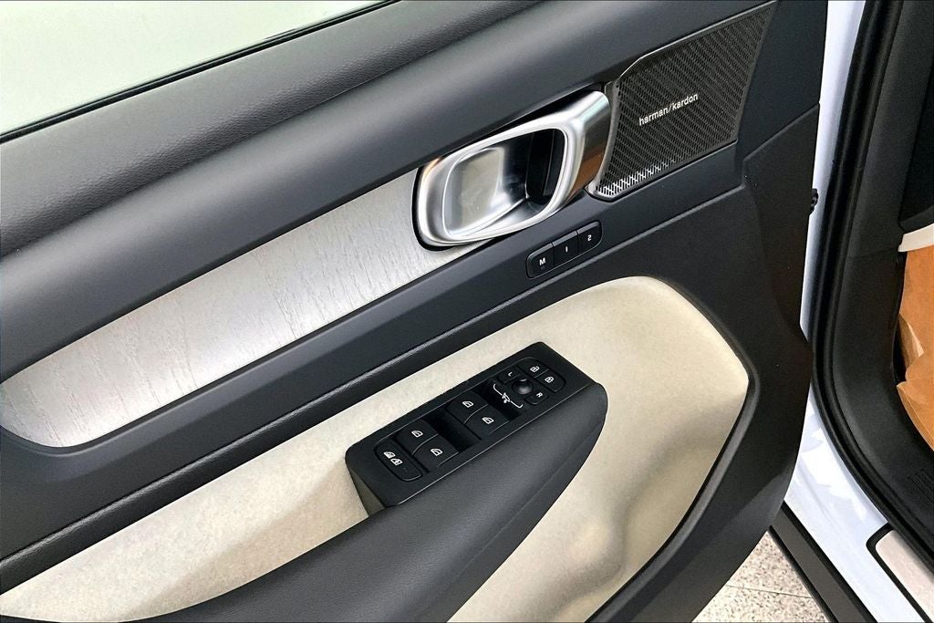 2026 Volvo XC40 B5 Ultra
