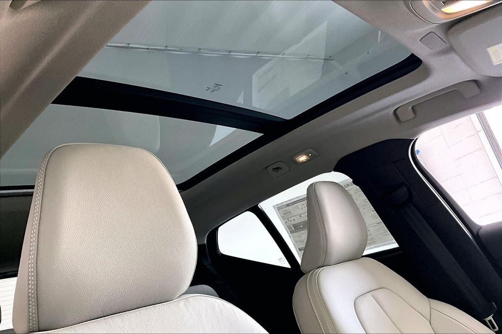 2026 Volvo XC40 B5 Ultra