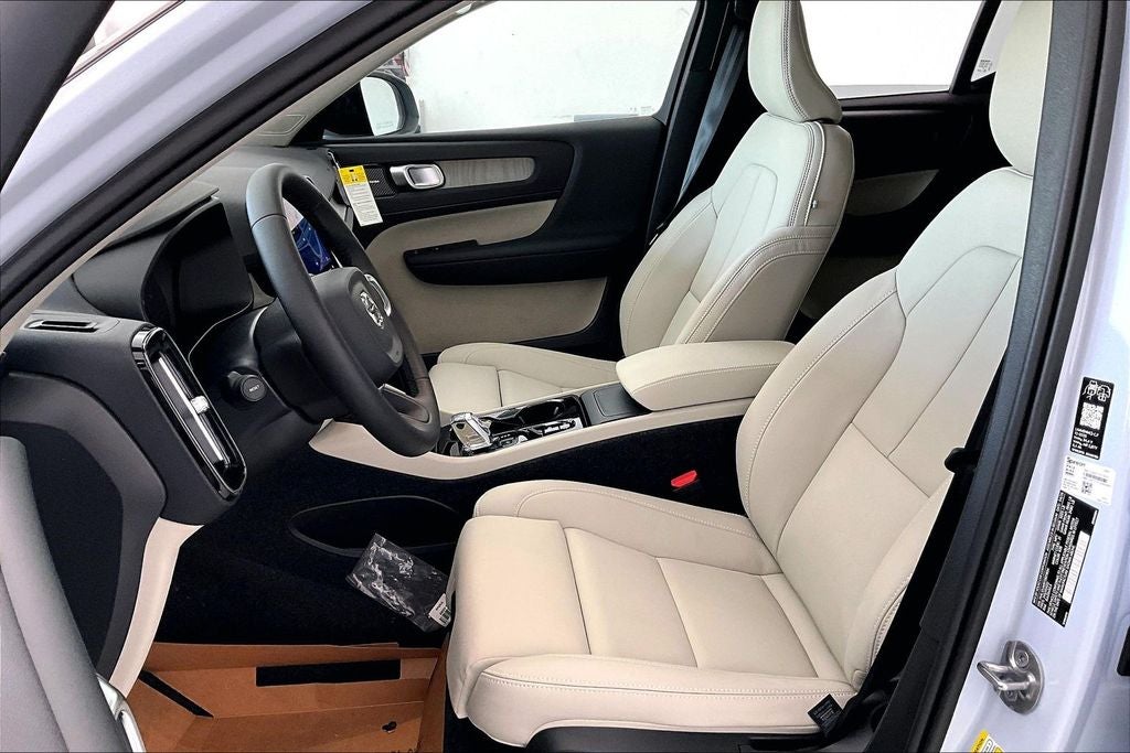 2026 Volvo XC40 B5 Ultra