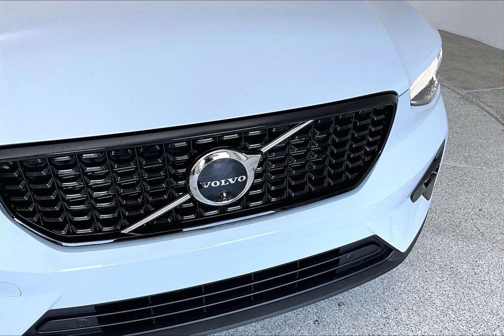 2026 Volvo XC40 B5 Ultra