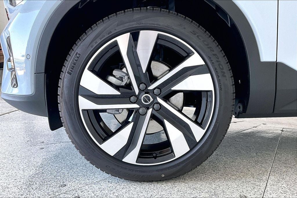 2026 Volvo XC40 B5 Ultra