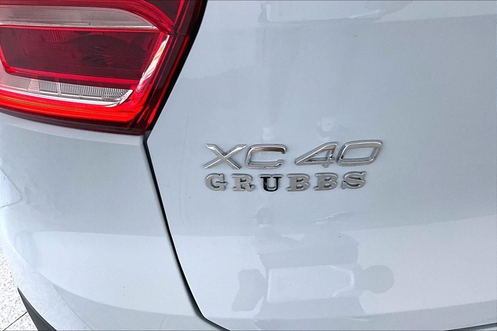 2026 Volvo XC40 B5 Ultra
