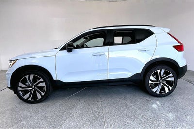 2026 Volvo XC40 B5 Ultra