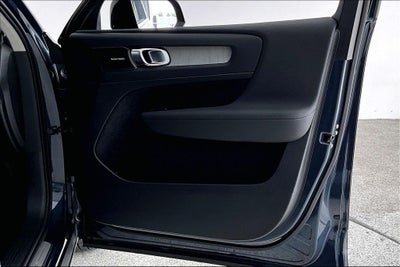 2026 Volvo XC40 B5 Ultra