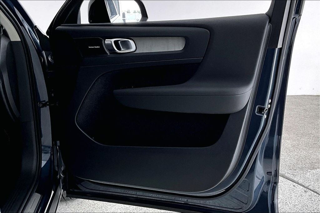 2026 Volvo XC40 B5 Ultra