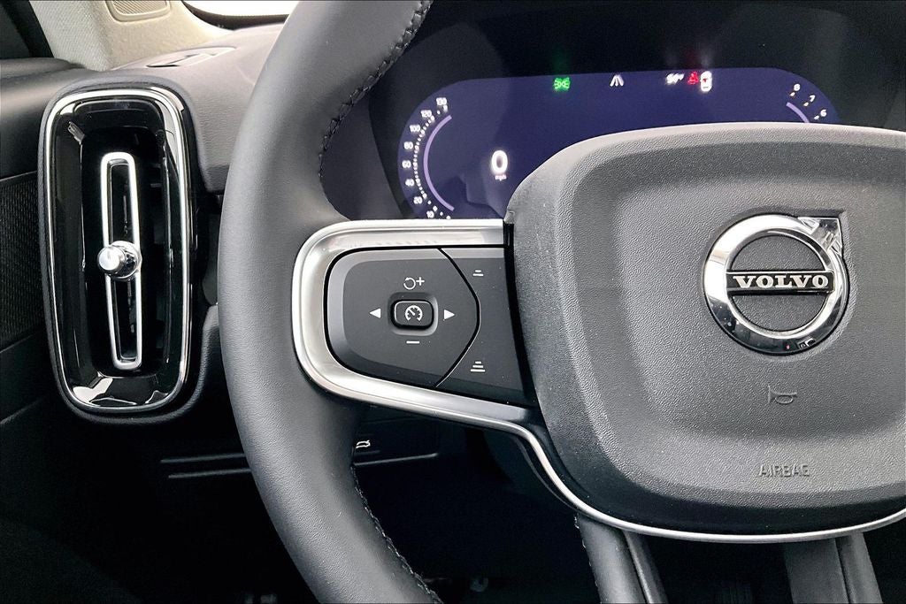 2026 Volvo XC40 B5 Ultra