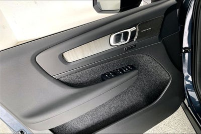 2026 Volvo XC40 B5 Ultra