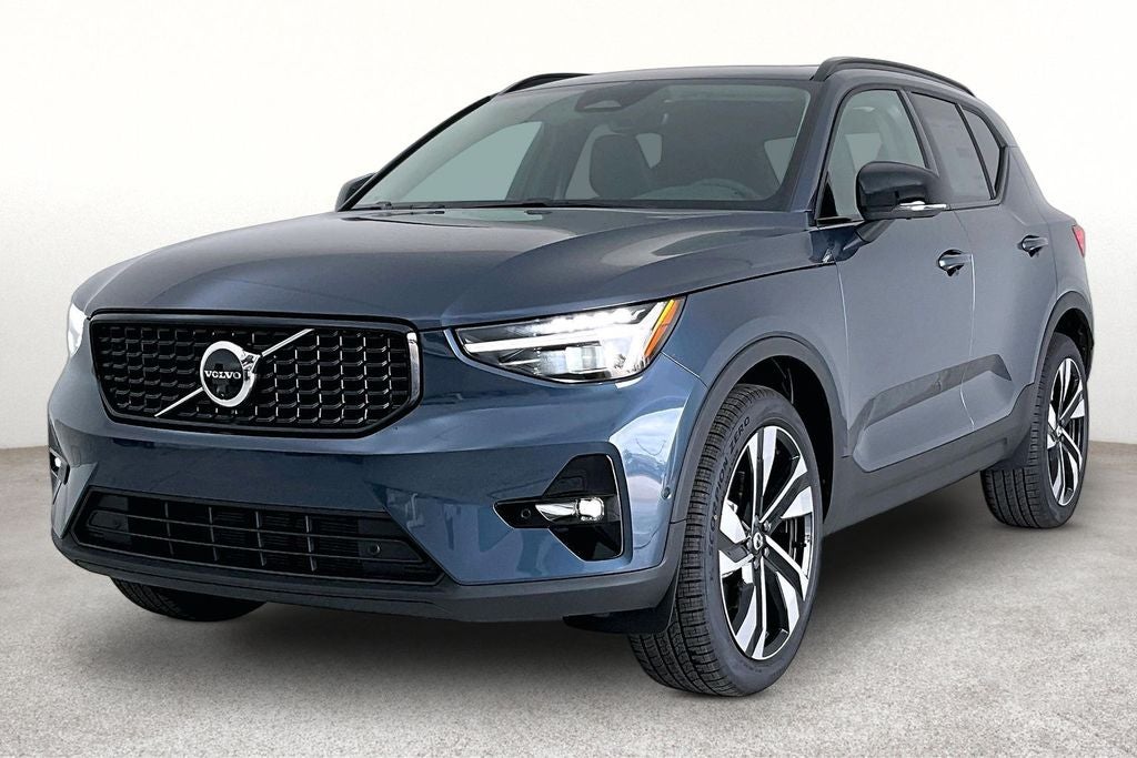2026 Volvo XC40 B5 Ultra
