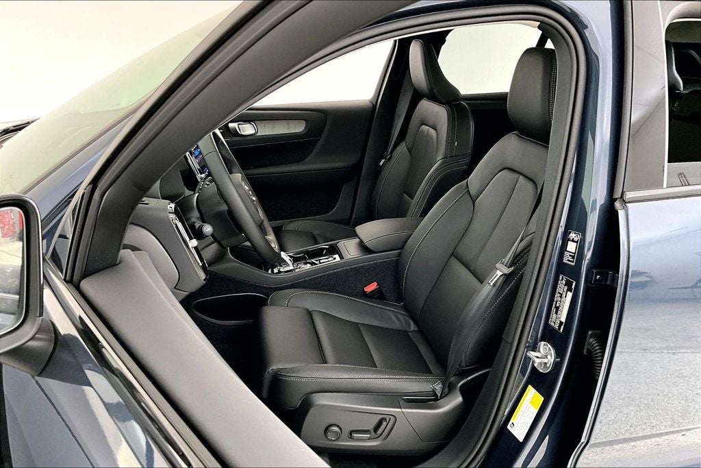2026 Volvo XC40 B5 Ultra