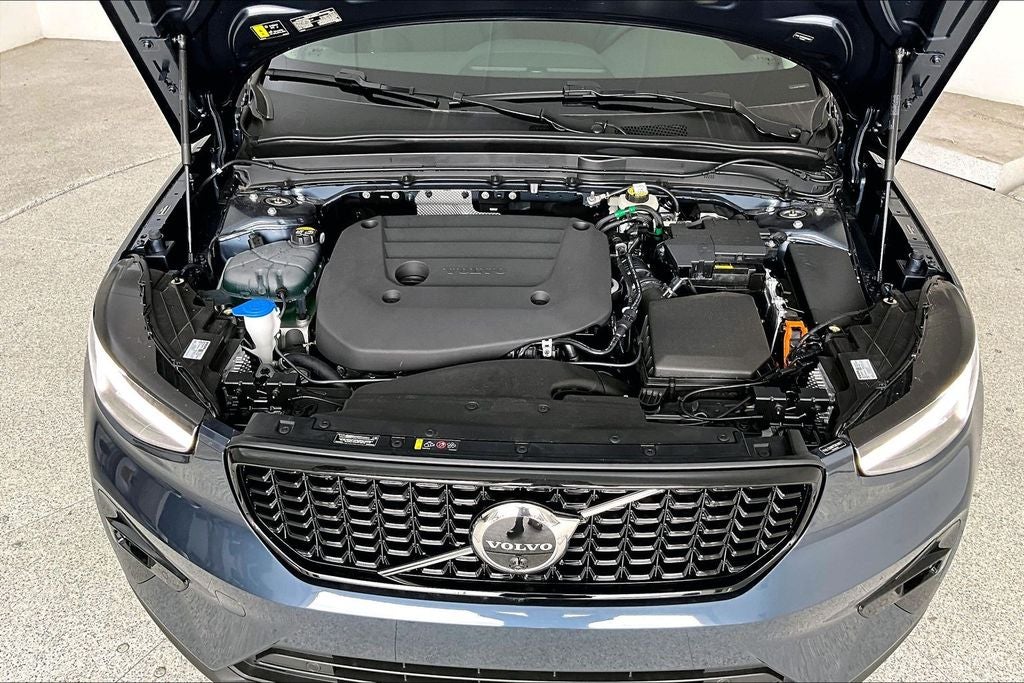 2026 Volvo XC40 B5 Ultra
