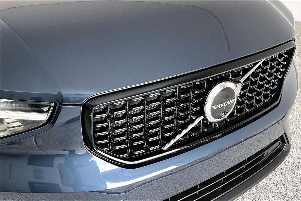 2026 Volvo XC40 B5 Ultra