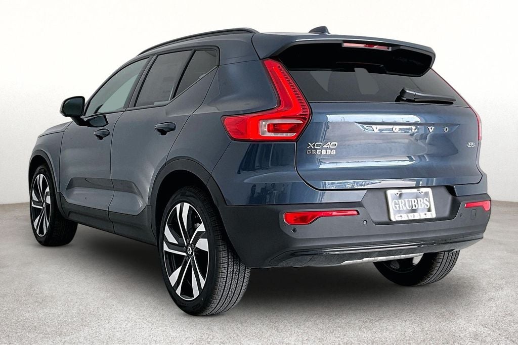 2026 Volvo XC40 B5 Ultra