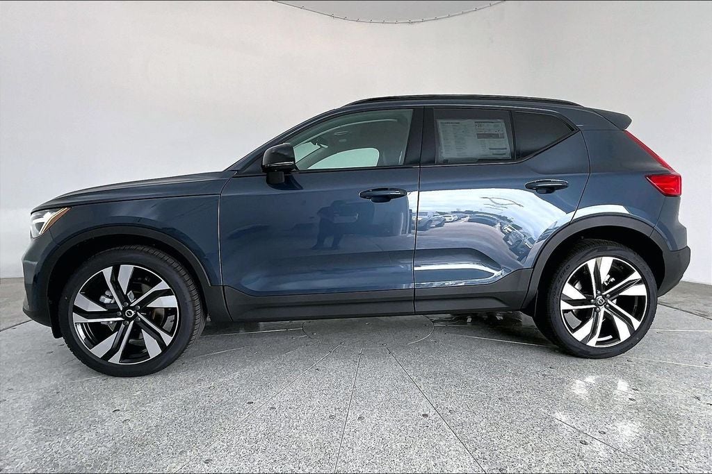 2026 Volvo XC40 B5 Ultra