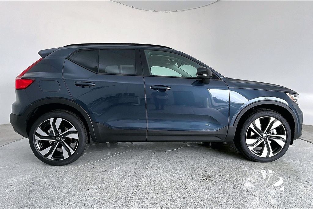 2026 Volvo XC40 B5 Ultra