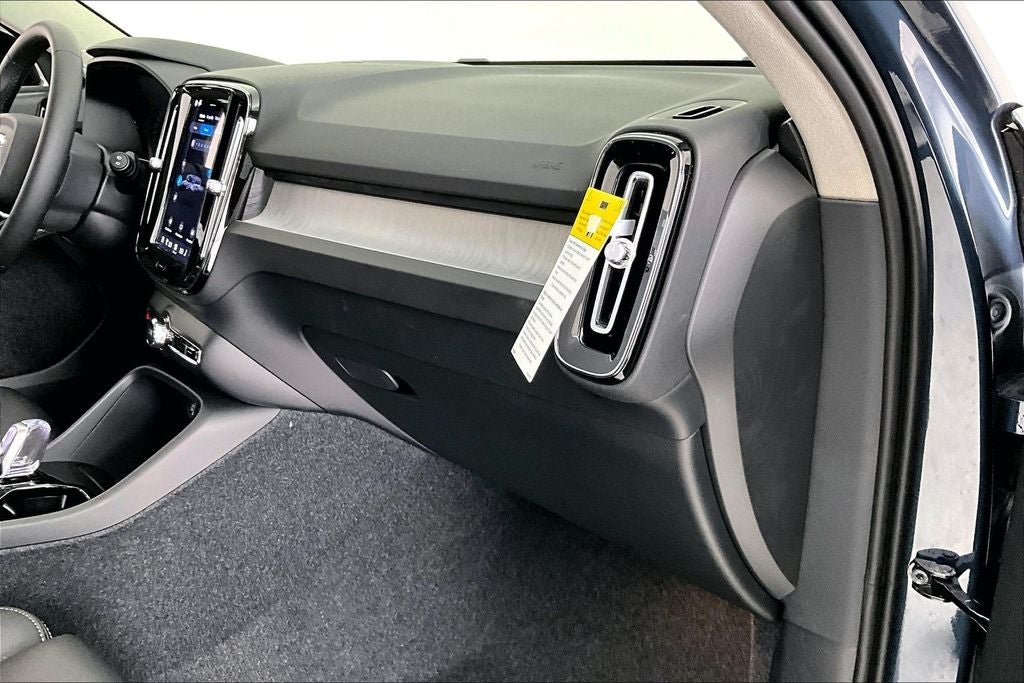 2026 Volvo XC40 B5 Ultra