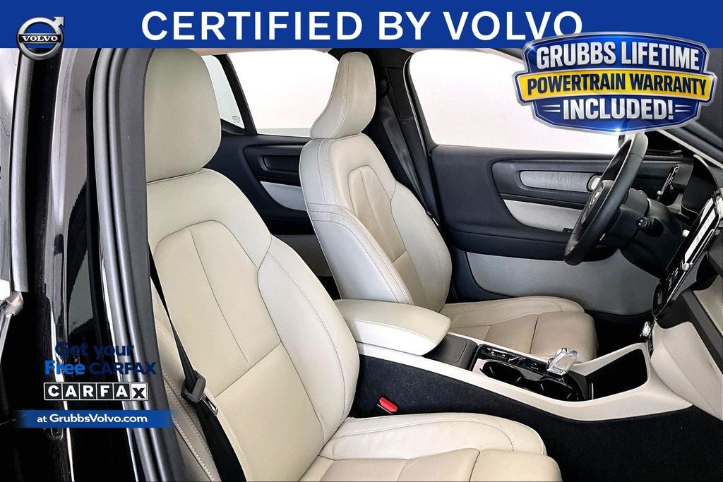 2023 Volvo XC40 B5 Plus Bright Theme