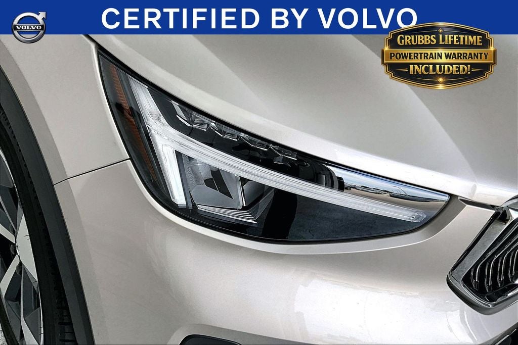2023 Volvo XC40 B5 Plus Bright Theme