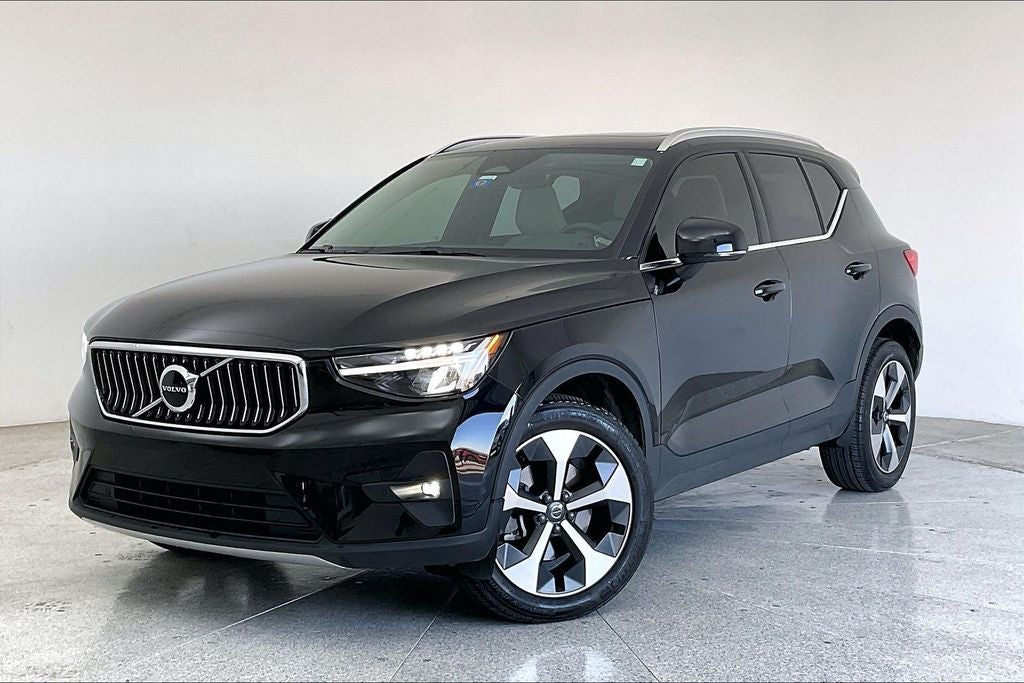 2023 Volvo XC40 B5 Plus Bright Theme