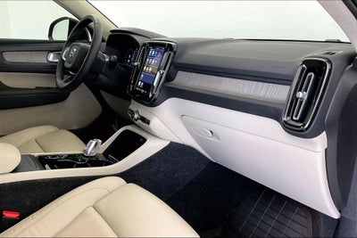 2023 Volvo XC40 B5 Plus Bright Theme
