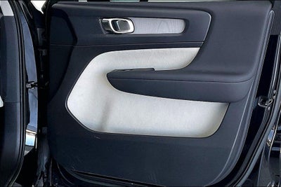 2023 Volvo XC40 B5 Plus Bright Theme