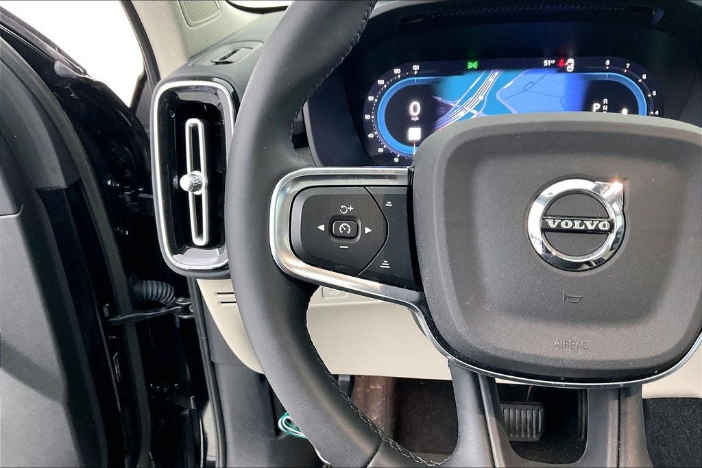 2023 Volvo XC40 B5 Plus Bright Theme