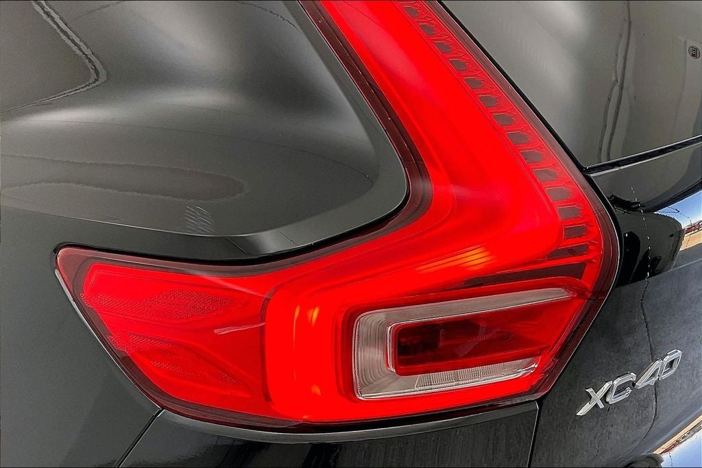 2023 Volvo XC40 B5 Plus Bright Theme