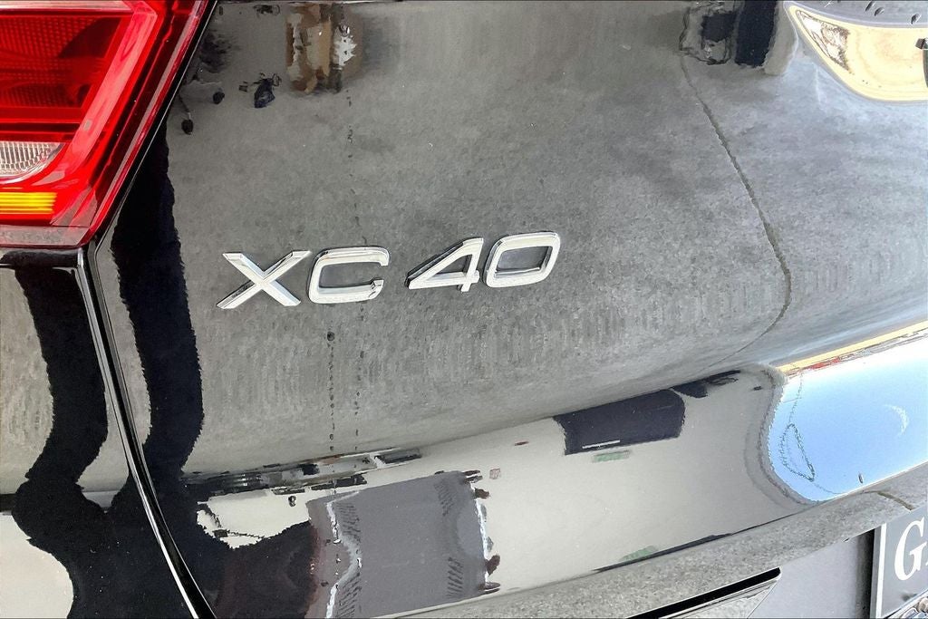 2023 Volvo XC40 B5 Plus Bright Theme