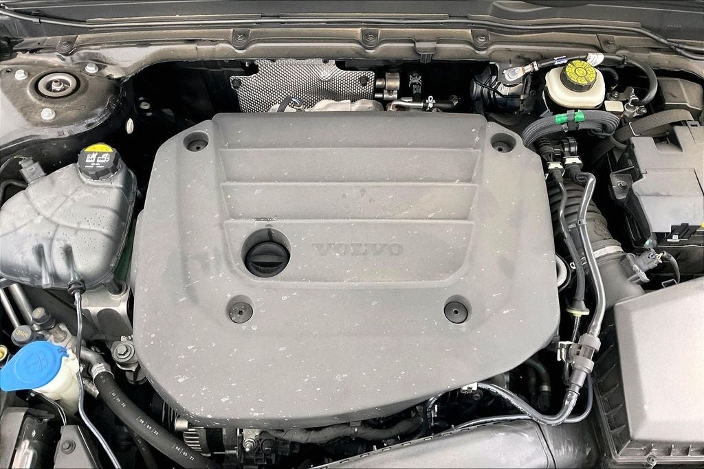 2023 Volvo XC40 B5 Plus Bright Theme