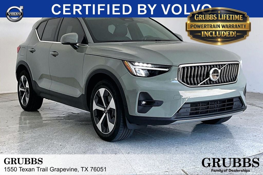 2023 Volvo XC40 B5 Plus Bright Theme