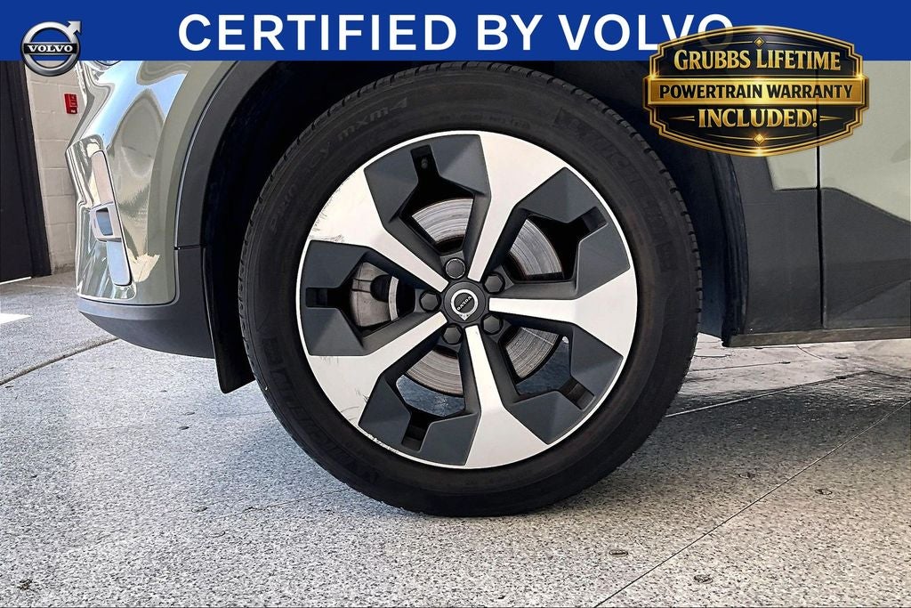 2023 Volvo XC40 B5 Plus Bright Theme