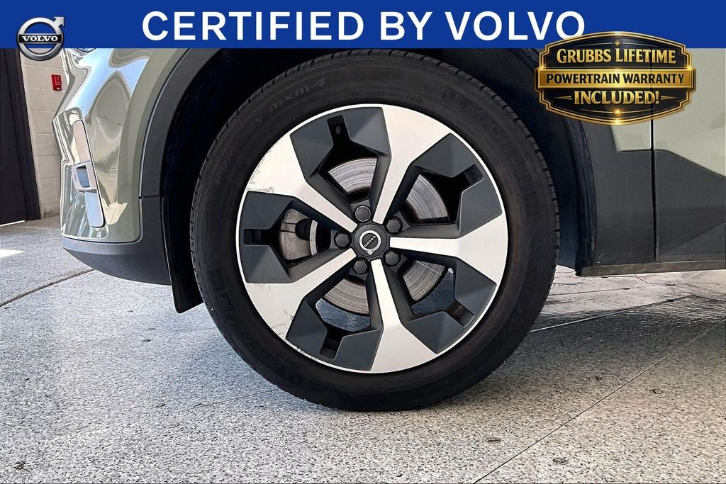 2023 Volvo XC40 B5 Plus Bright Theme