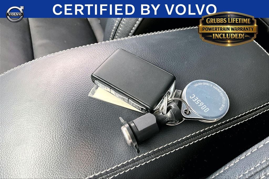 2023 Volvo XC40 B5 Plus Bright Theme