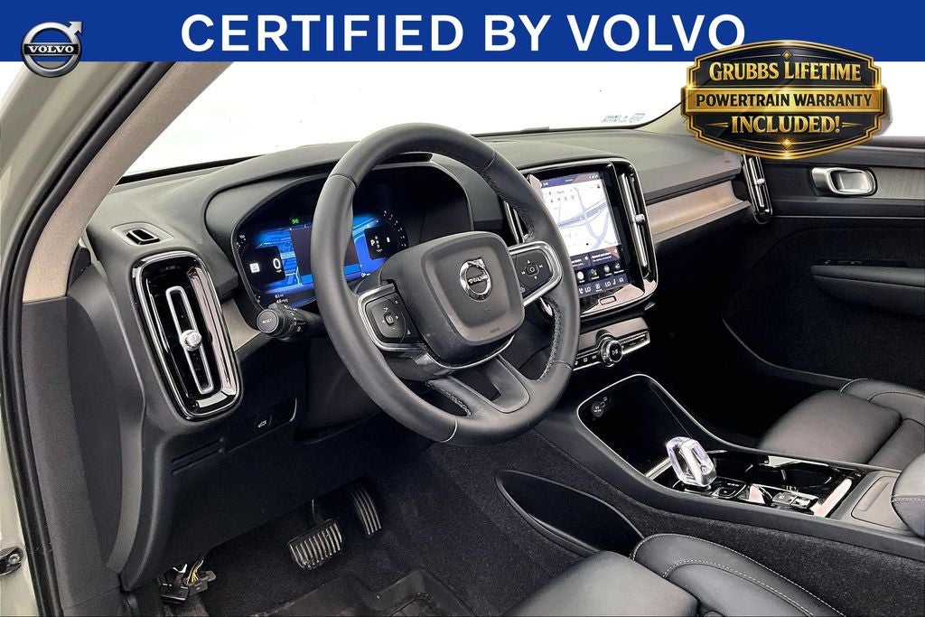 2023 Volvo XC40 B5 Plus Bright Theme