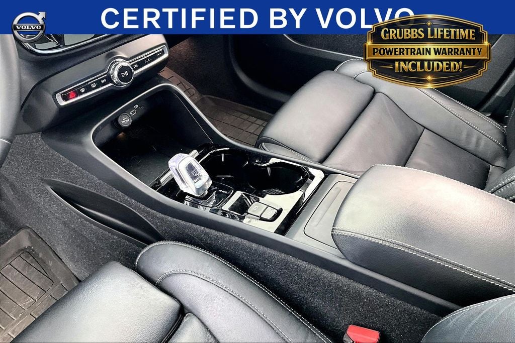 2023 Volvo XC40 B5 Plus Bright Theme
