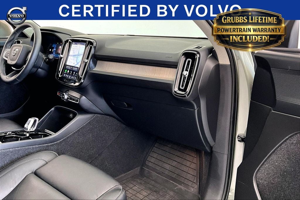 2023 Volvo XC40 B5 Plus Bright Theme