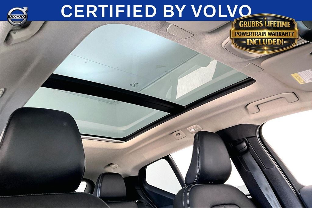 2023 Volvo XC40 B5 Plus Bright Theme