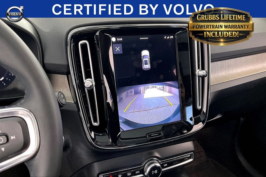2023 Volvo XC40 B5 Plus Bright Theme