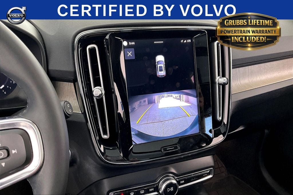 2023 Volvo XC40 B5 Plus Bright Theme