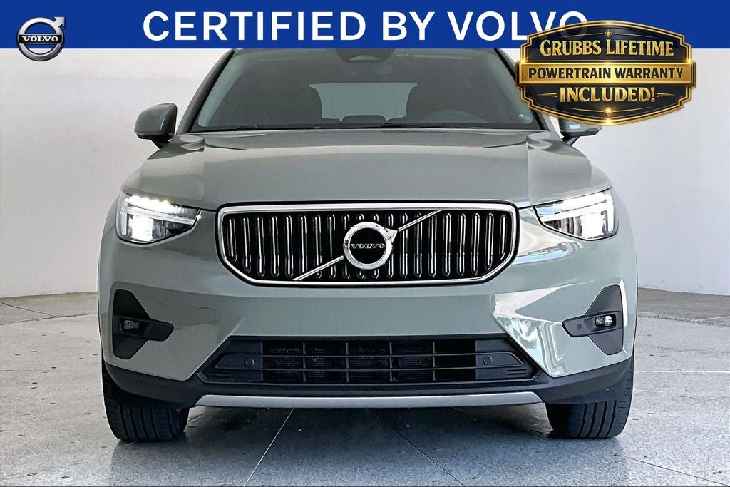 2023 Volvo XC40 B5 Plus Bright Theme