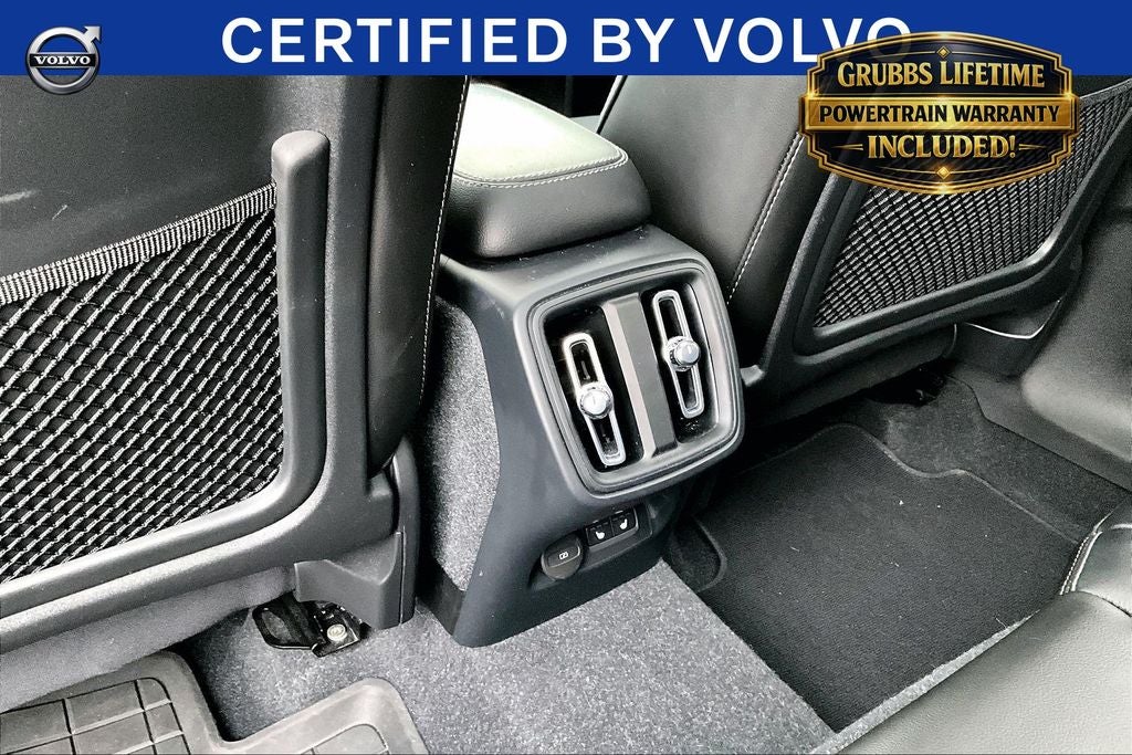 2023 Volvo XC40 B5 Plus Bright Theme
