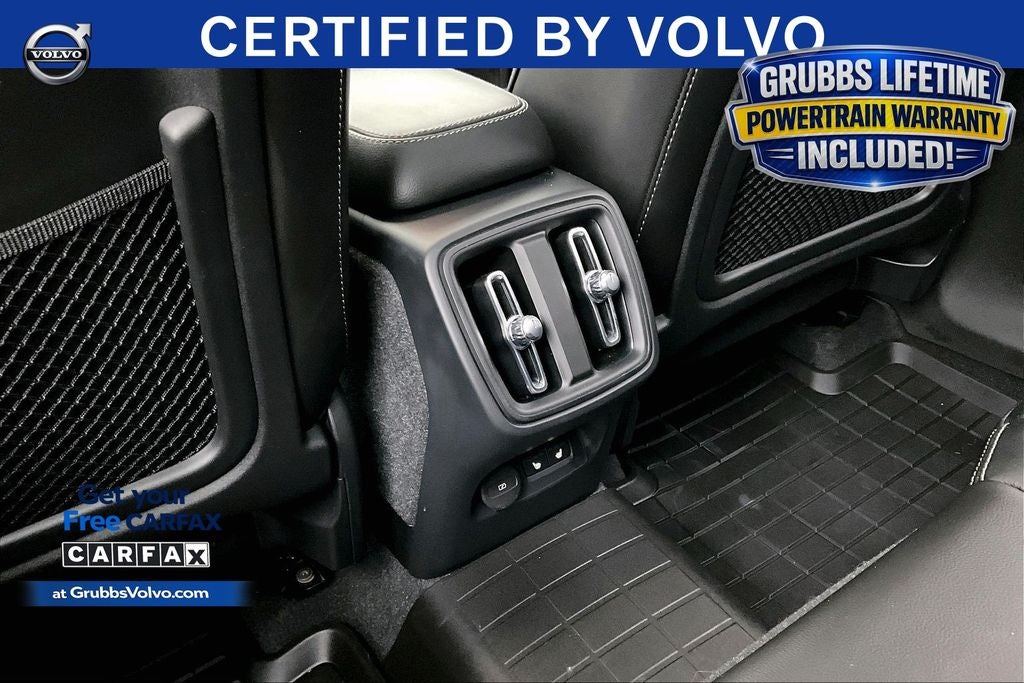 2023 Volvo XC40 B5 Plus Bright Theme