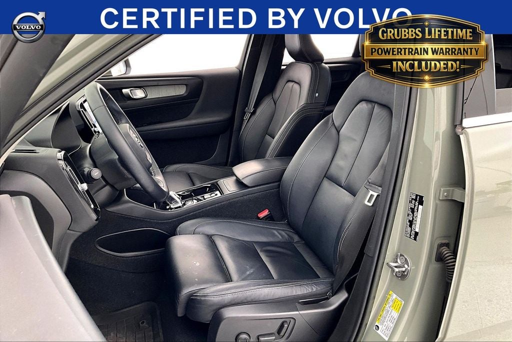 2023 Volvo XC40 B5 Plus Bright Theme
