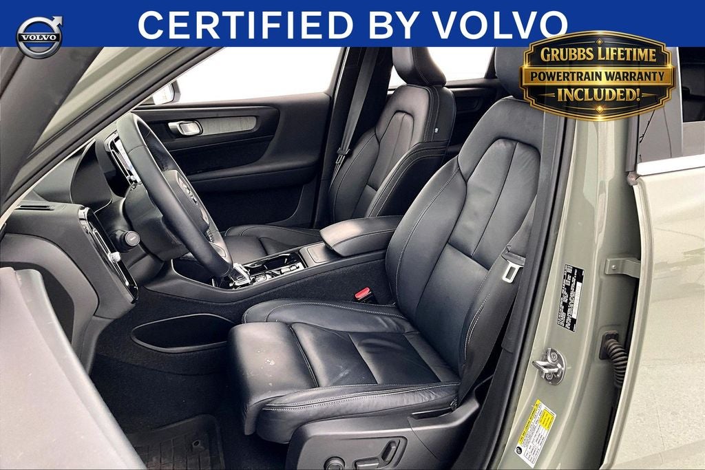 2023 Volvo XC40 B5 Plus Bright Theme