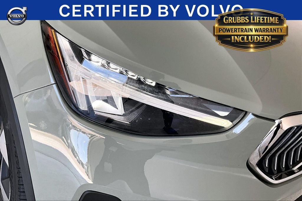 2023 Volvo XC40 B5 Plus Bright Theme