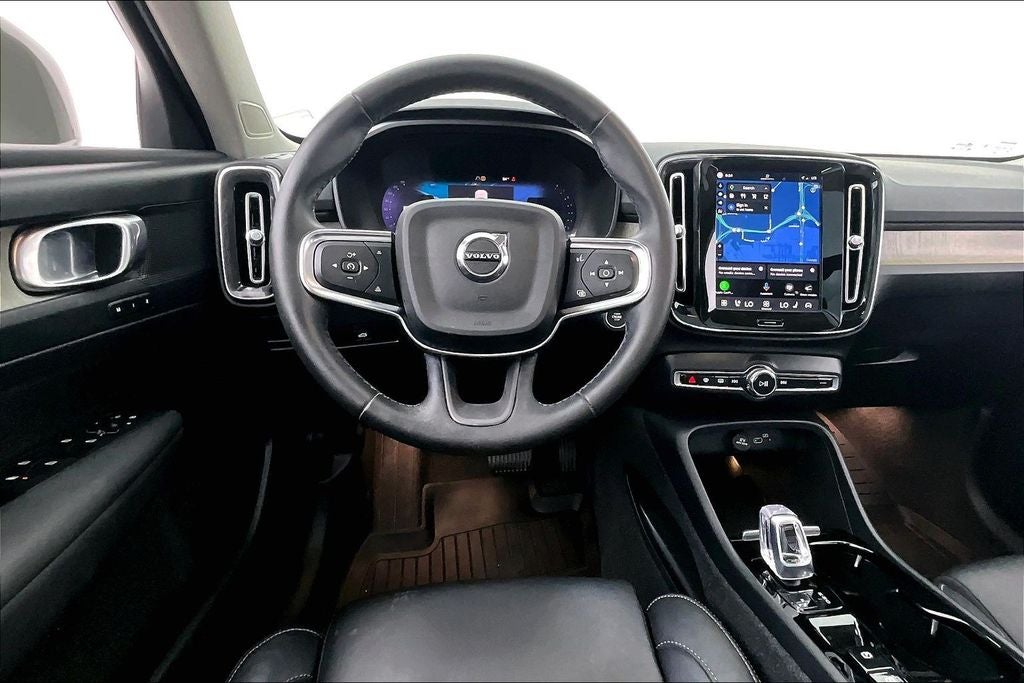 2023 Volvo XC40 B5 Plus Bright Theme